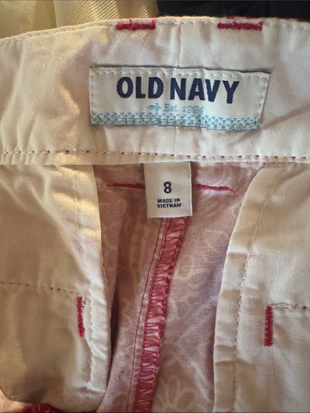 Old Navy Red Floral-Print Women’s Shorts - Picture 2 of 3